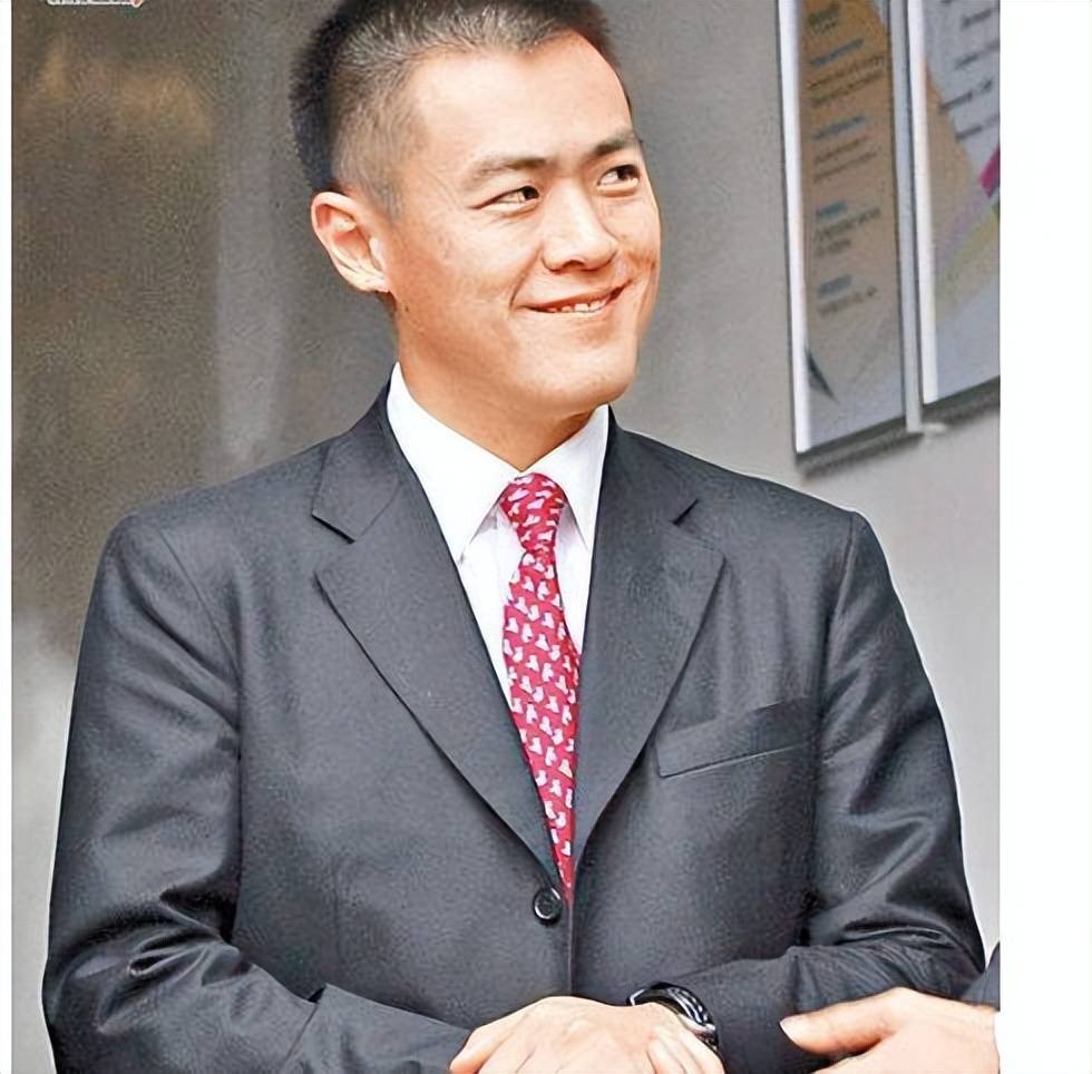 刘銮雄跟刘鸣炜完全是两个极端.刘銮雄是爱马仕全球五大买家之一.