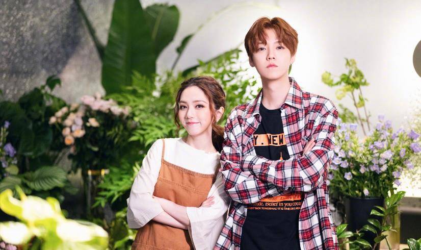 最近的邓紫棋,爱情事业也是双丰收,尤其是和鹿晗合拍的《好想好想你》