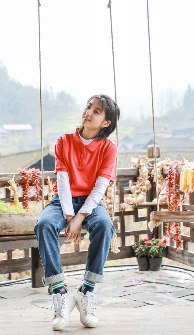 18岁张子枫穿搭又上热搜?1米6身高总能穿出2米气场,太厉害了!