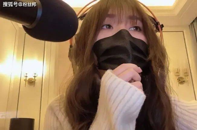 小团团生日露脸直播,御姐风萝莉音获好评,"深v"新造型变瘦了