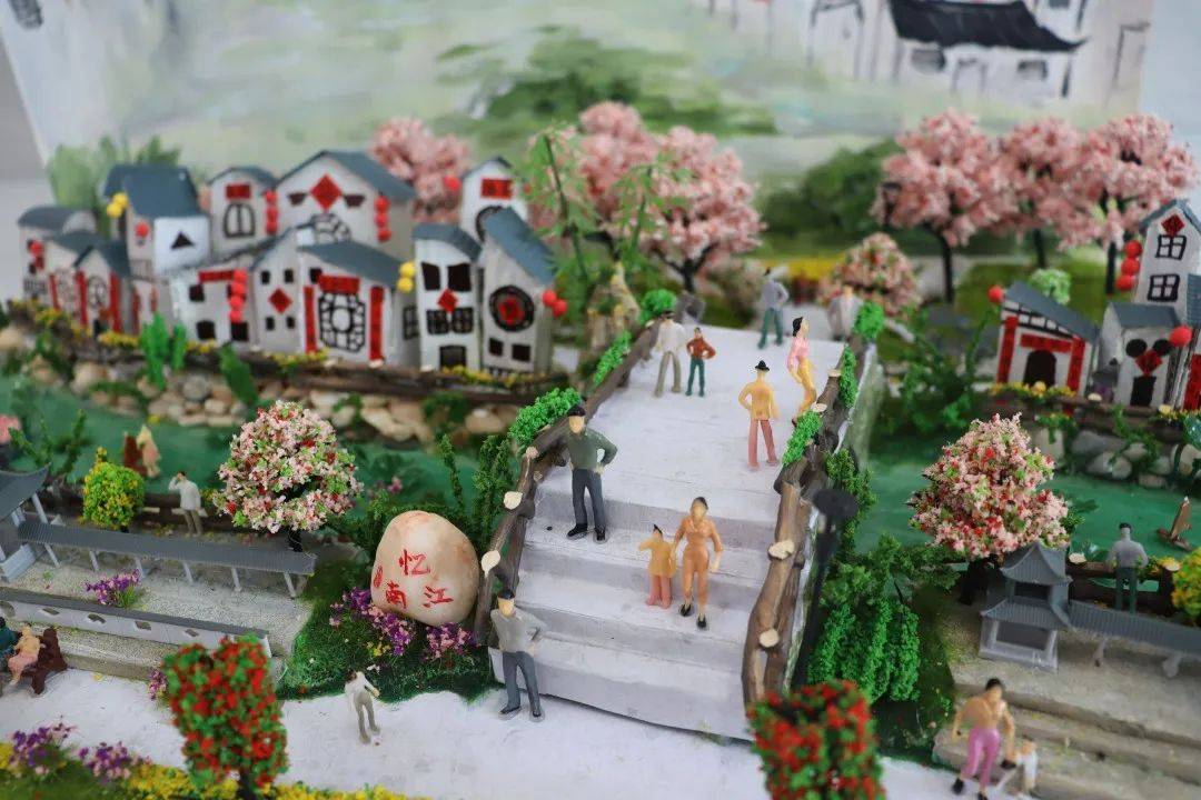 国务院参事汤敏和国务院参事室特邀研究员左小蕾莅临南宁市兴宁未来