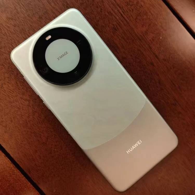 除了后置摄像头,vivo x100 pro配备了3200万像素的前置摄像头,可以拍