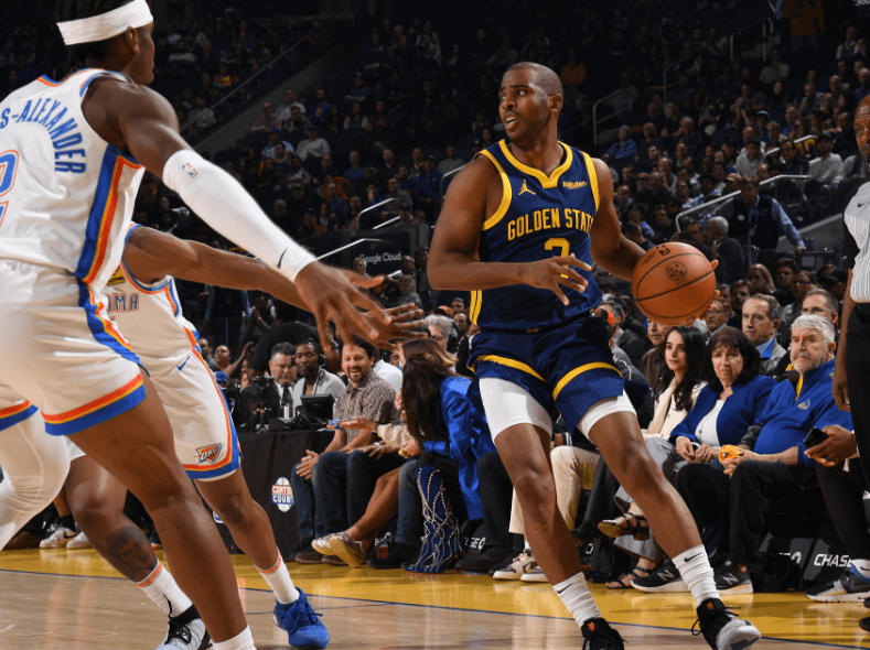 库里因伤休战,汤普森的状态仍旧十分糟糕,开场命中3分球后频频打铁,第