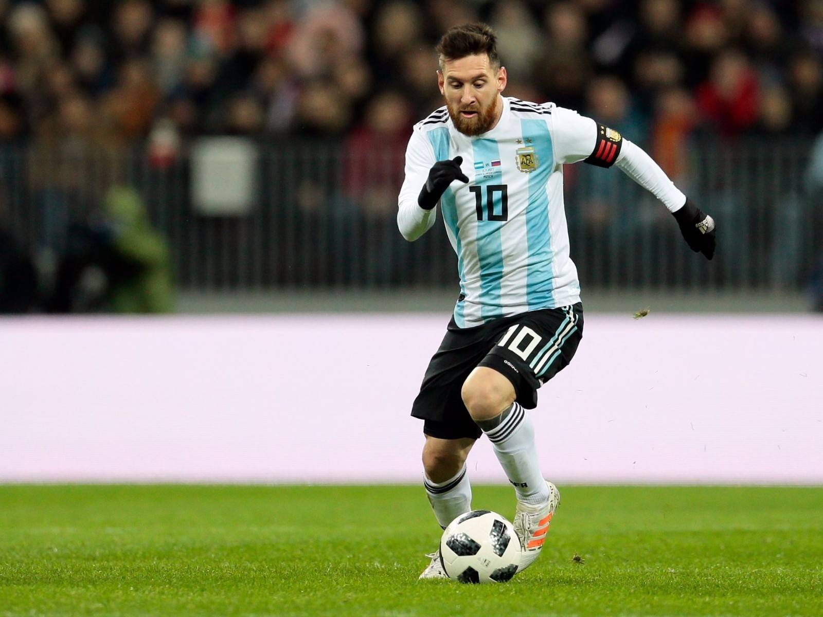 梅西锁喉:fifa的宠儿不会因此得牌 如果是c罗会被说是杀人_比赛_行为