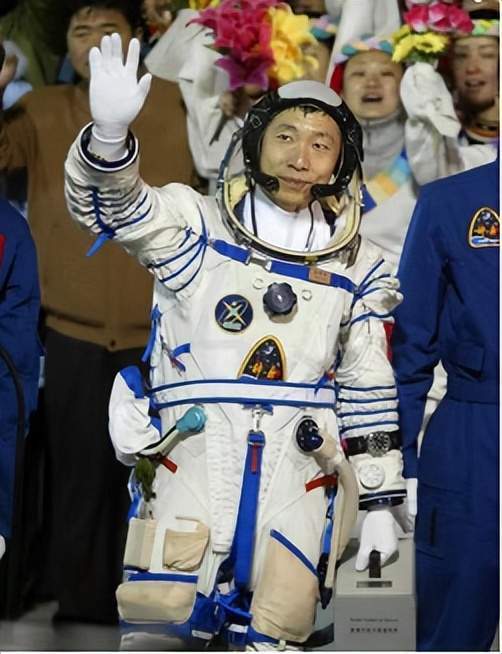 从神舟一号到神舟十七号——我国载人航天技术发展史_飞船_发射_试验