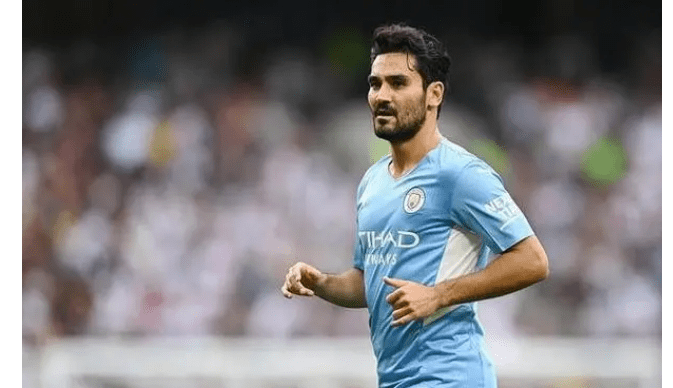 京多安是一位备受瞩目的年轻球星,他在曼城的表现令人瞩目.