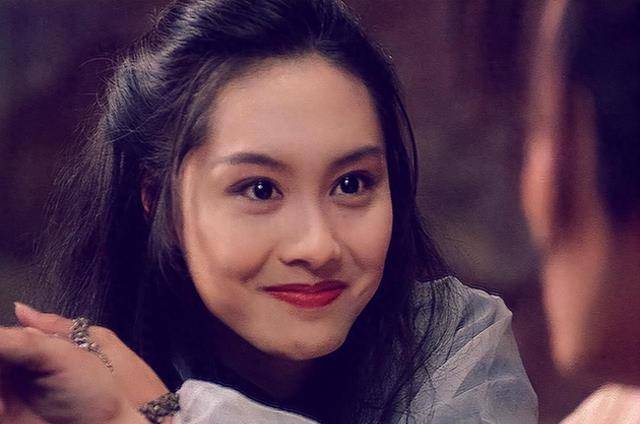 52岁朱茵现状曝光:住深山残屋,开97年旧车,活成了娱乐圈李子_黄贯中