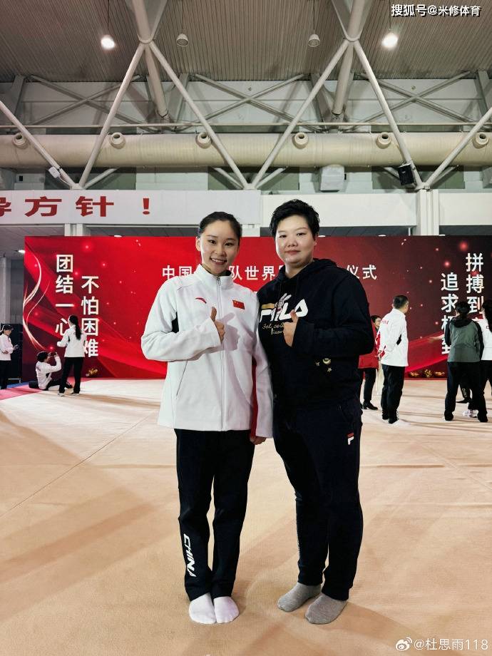 35岁程菲罕见露面!