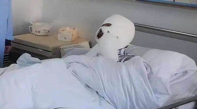 回顾:北京少女被泼硫酸毁容,凶手:赔你女儿脸前,先赔我儿子命