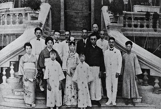 婉容白天被迎娶,梅兰芳却在半夜见到大婚队伍穿过胡同_溥仪_姐姐_仲馨