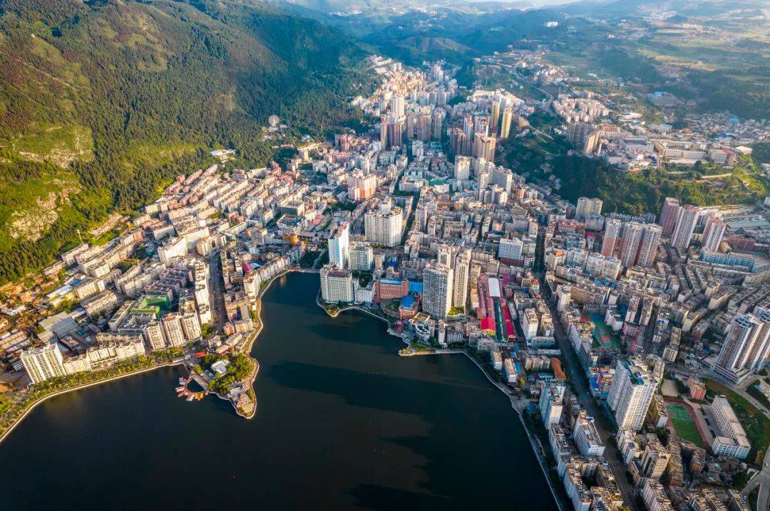 国内最适合"躺平"的城市:四季如春,房价叫板鹤岗!_个旧_历史_火车站