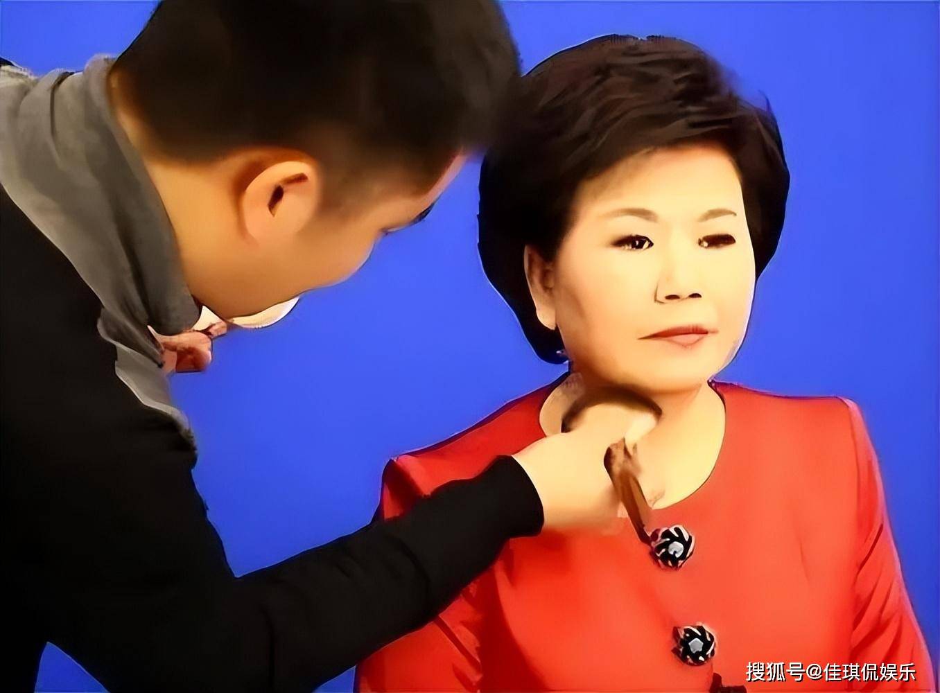 张宏民分享央视退休主持人聚会照,76岁邢质斌满头白发气色佳_生活