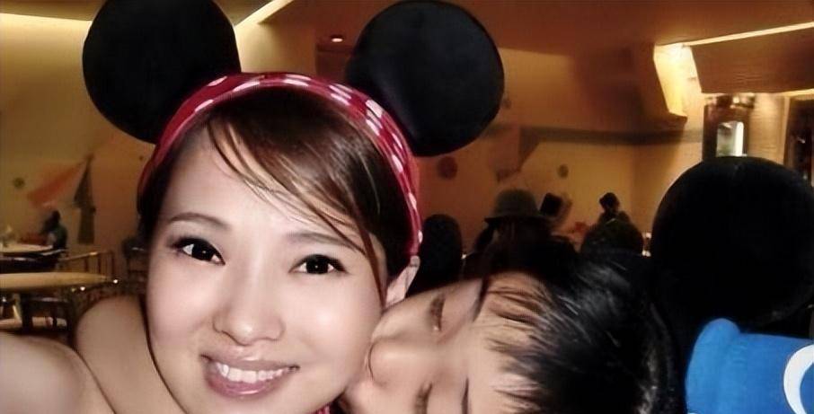 伊能静小哈利提前毕业惊艳纽约大学_母子_儿子_母爱