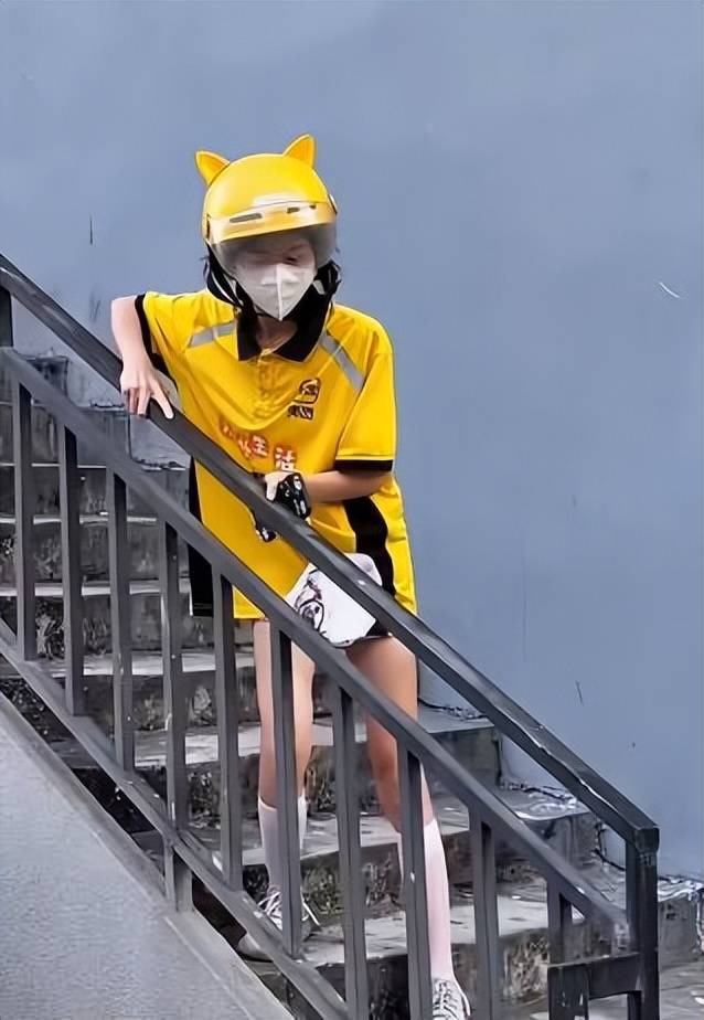 网红小逗逗对"外卖媛"事件道歉!长这么漂亮却没底线_欲望_视频_外卖员