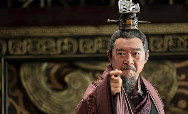 将军替士兵吸脓疮,士兵感激涕零,母亲却痛哭:他这是要你的命啊_吴起