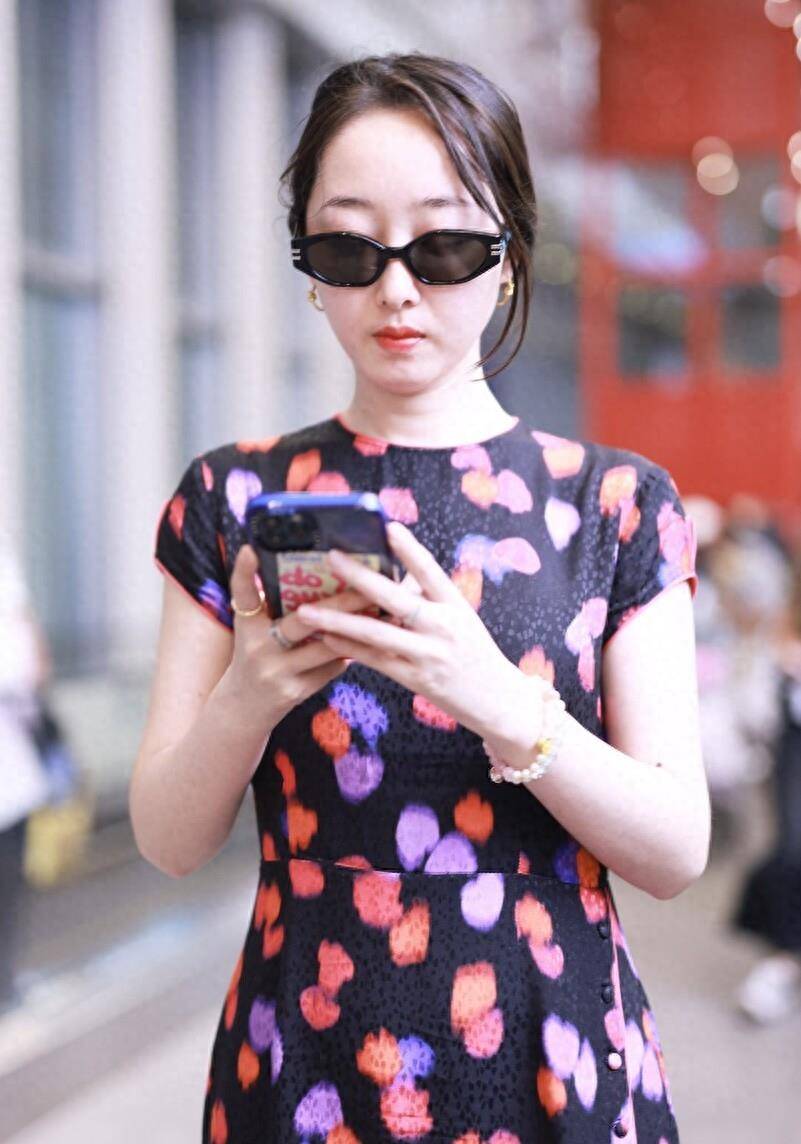 蒋梦婕风华绝代,肤若凝脂让人移不开眼,纯天然女子就是好看啊!