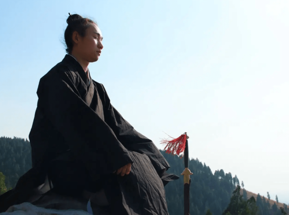 乾隆让道士求雨,道士施法后果然下雨,为何乾隆依旧把他杀了?_村民_故