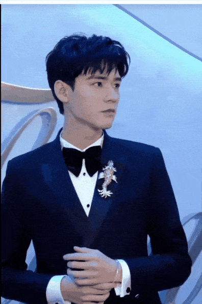 明星红毯斗艳:热巴太霸气,杨紫像温碧霞,金晨造型「大杀四方」_黑色