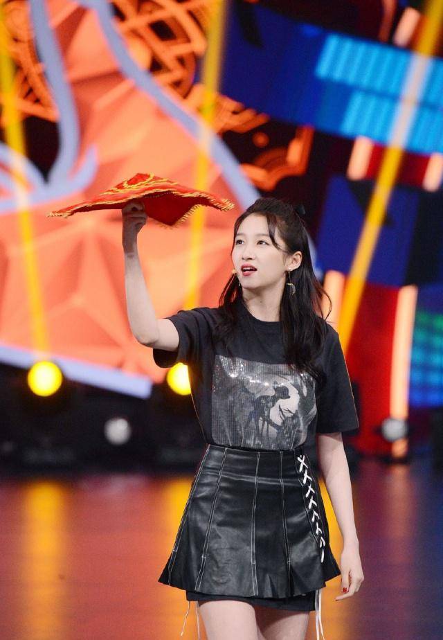 关晓彤真会穿搭!