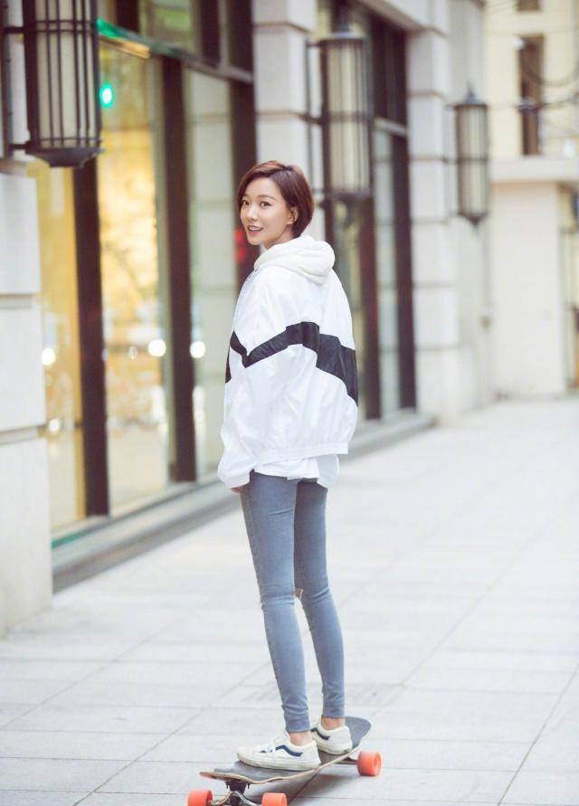 王珞丹剪波波头造型美呆了,颜值衣品飙升,34岁活出了24岁少女样_气质