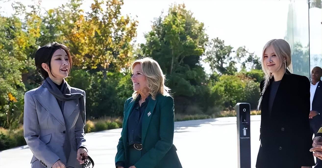 51岁金建希和26岁朴彩英出席活动,两人年龄相差25岁毫无违和感_第一