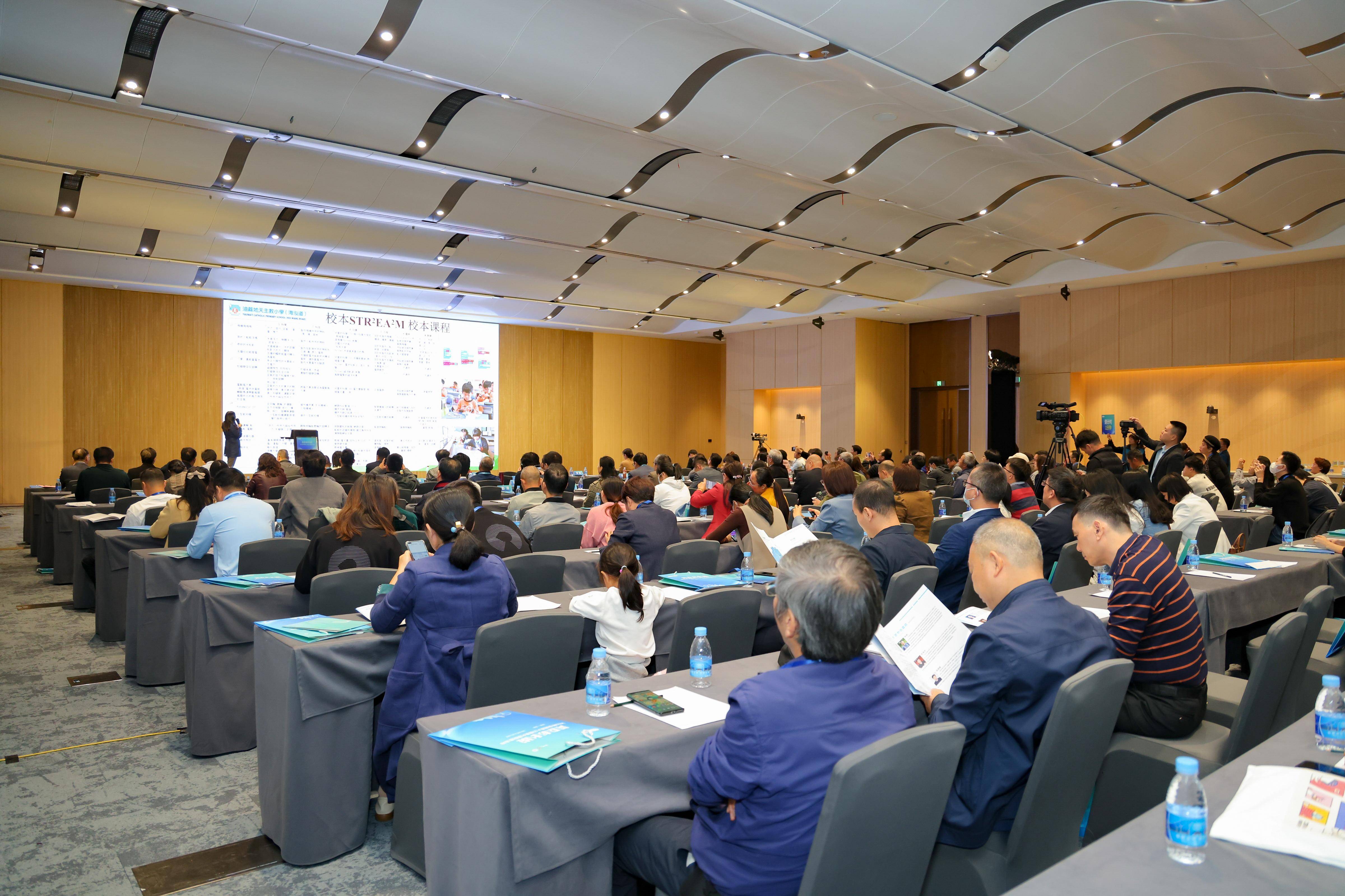 科学研究院副院长刘琼,深圳市宝安区科技馆馆长张小萍等领导出席活动