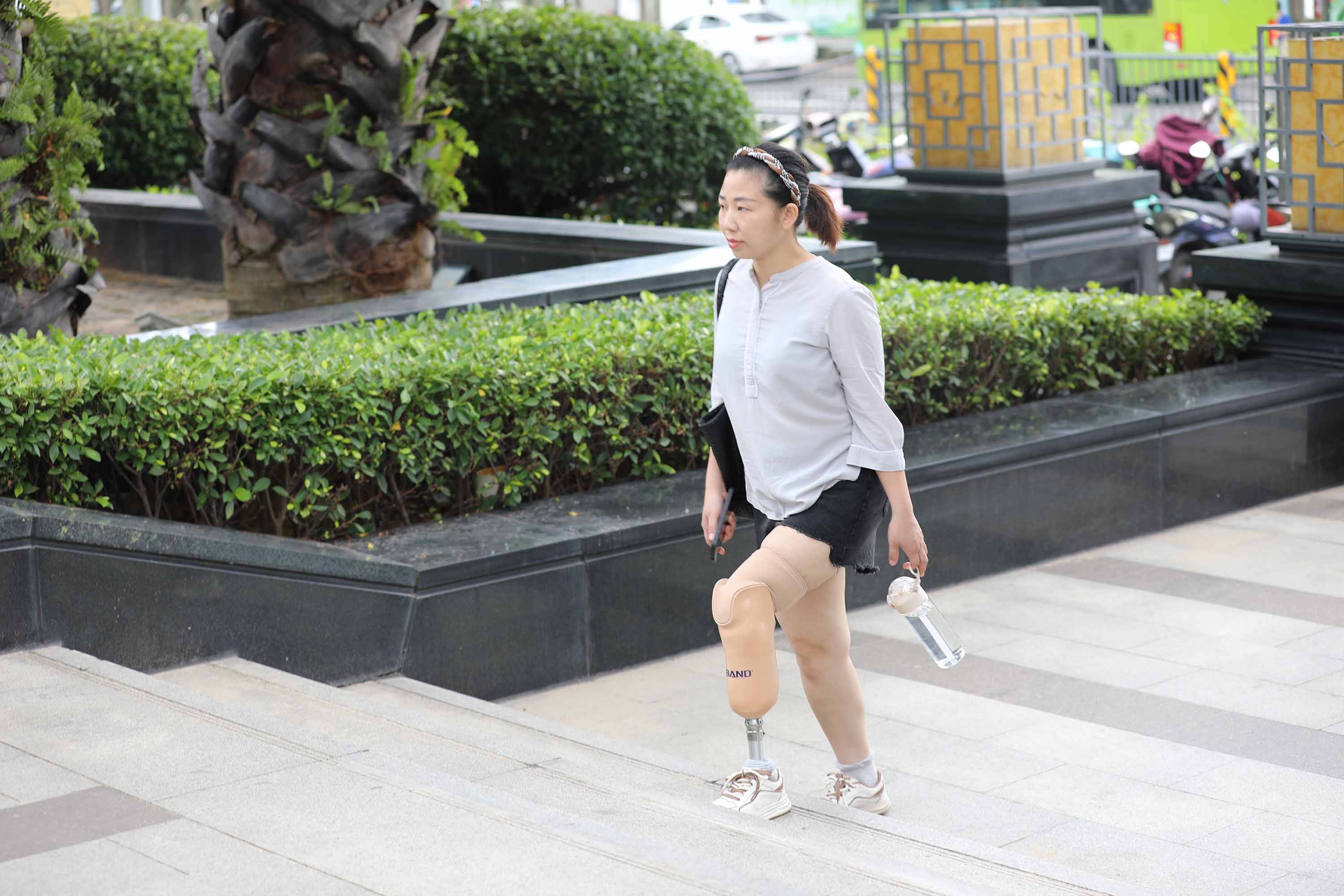 残肢穿假肢起水泡怎么回事?_患者_进行_建议