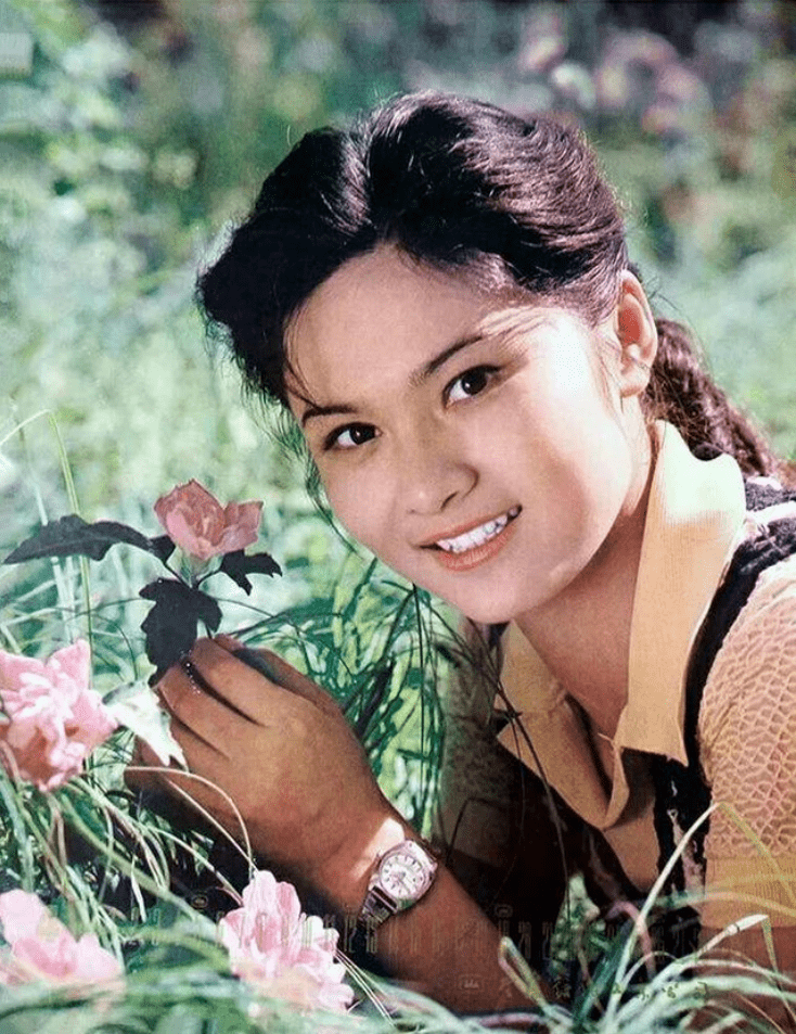 女星韩月乔:80年代红极一时,前夫家世显赫,息影后成了知名画家_发展