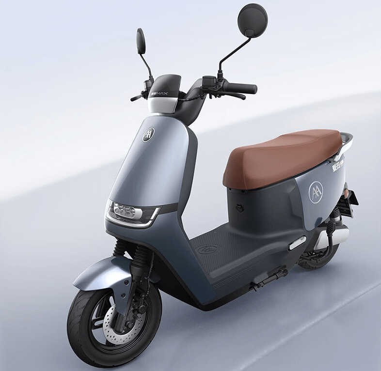 两轮电动车开打价格战,雅迪,爱玛,小牛降价,3款车降800~1300_搜狐汽车