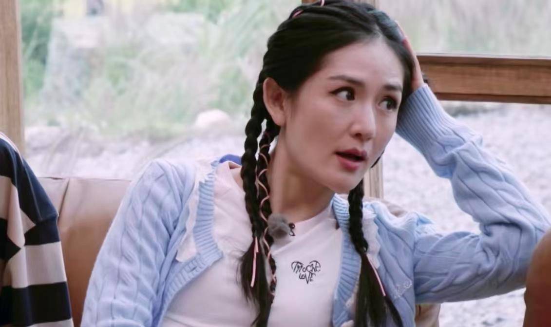 比如,在综艺花絮中,观众只能在谢娜的脸上看到一些微妙的年龄痕迹