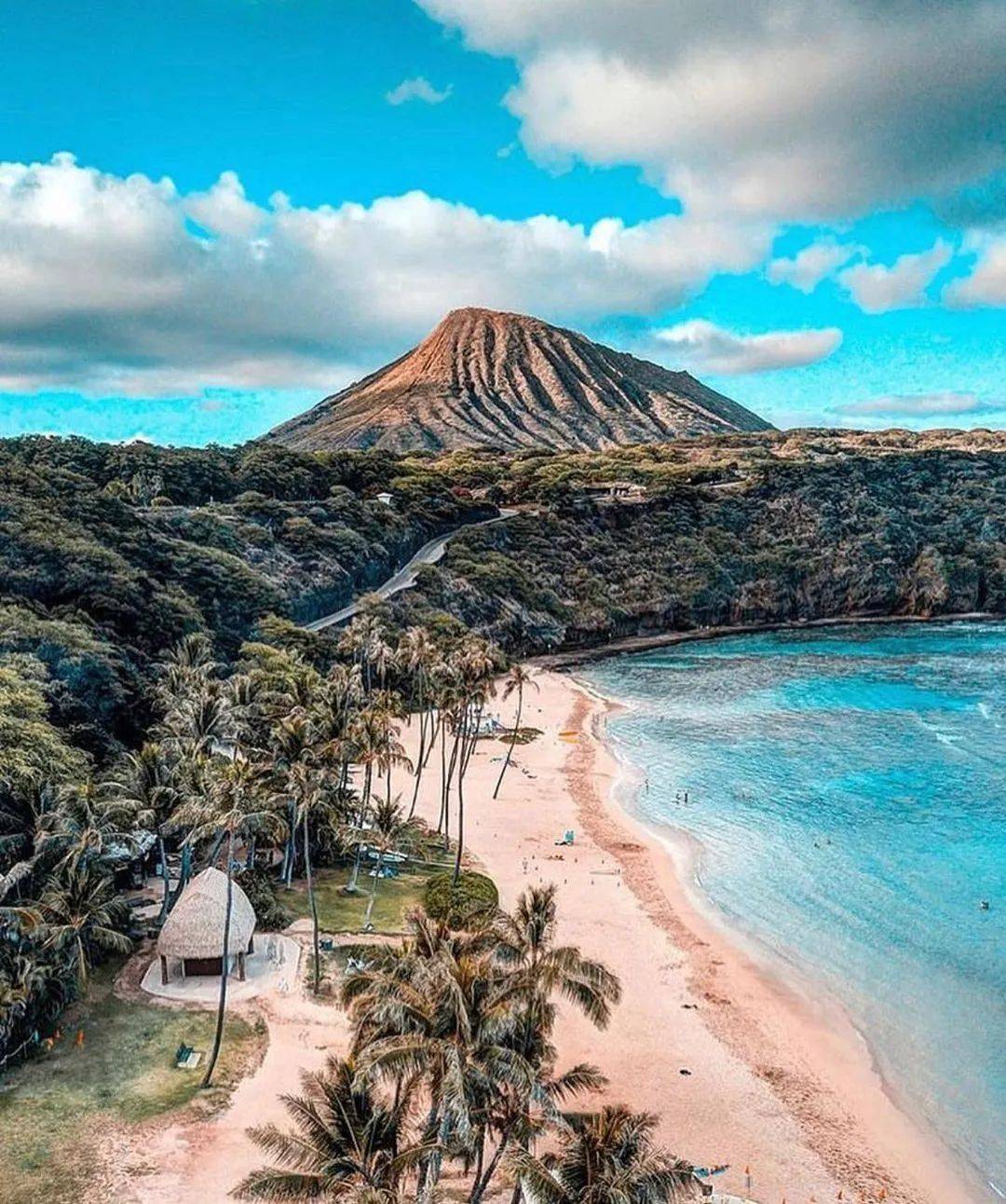 夏威夷旅游必打卡!除了浮潜冲浪还能搭乘直升机一览海岛风光