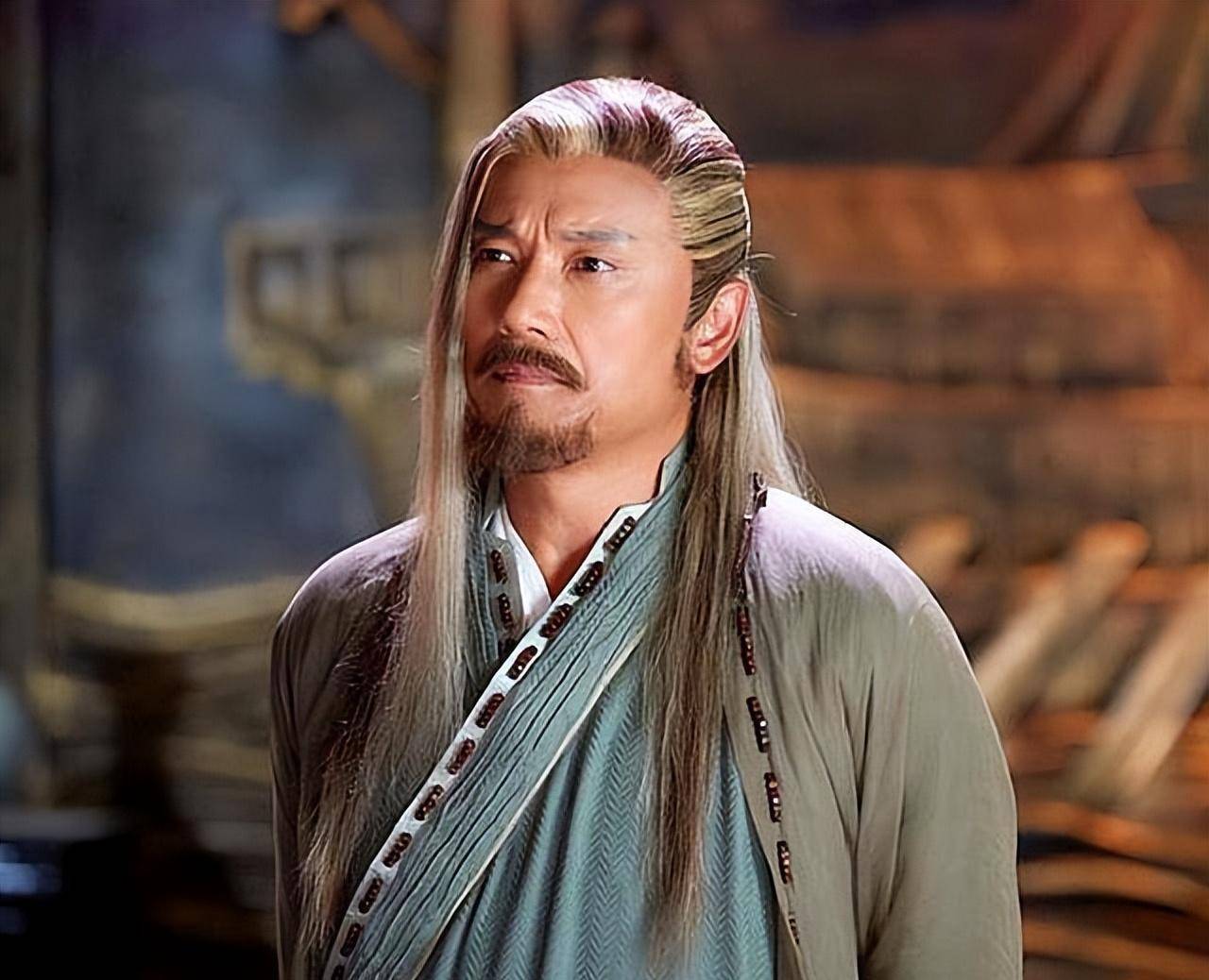 在经典武侠剧《射雕英雄传》中饰