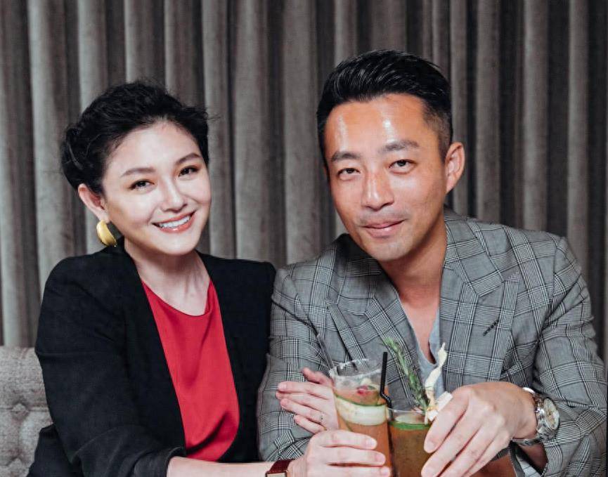 2021年,一则新闻迅速成为热搜话题:汪小菲和大s终于离婚了.