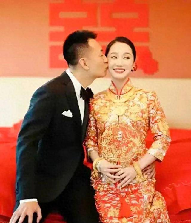 戚九洲大婚,黄晓明,谭松韵接到捧花,引发热议,_婚礼_董卿_演技