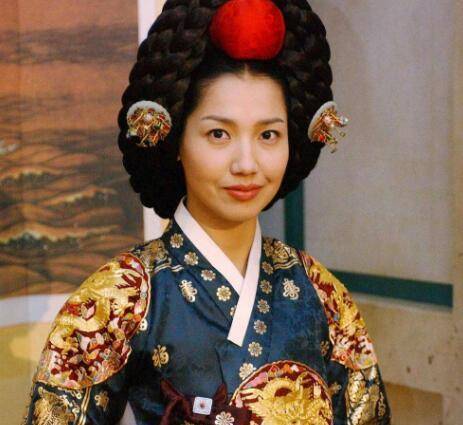 王后被废,宫女还记得她生日,君主立她为贵妃,之后还迎回废后_崔氏_仁