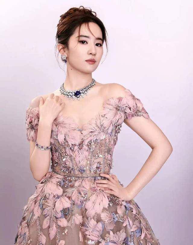 刘亦菲不愧是迪士尼公主!