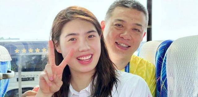 仰慕者是游泳队的._张宇飞_张雨飞_教练