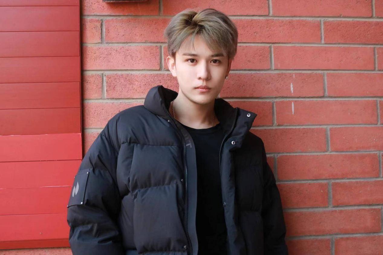 何泓姗hotsuit后秀羽绒服穿搭蒋依依hotsuit后秀羽绒服穿搭hotsuit后