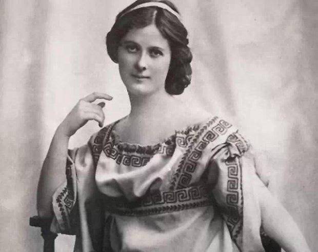 曾想嫁给与父亲同龄的男人,后被自己的丝巾勒死_伊莎多拉·邓肯_舞蹈