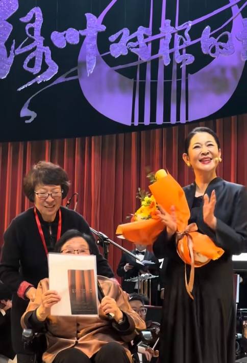 谷建芬:举办音乐会,都是年轻歌手唱那英毛阿敏等得意门生都没来_合唱