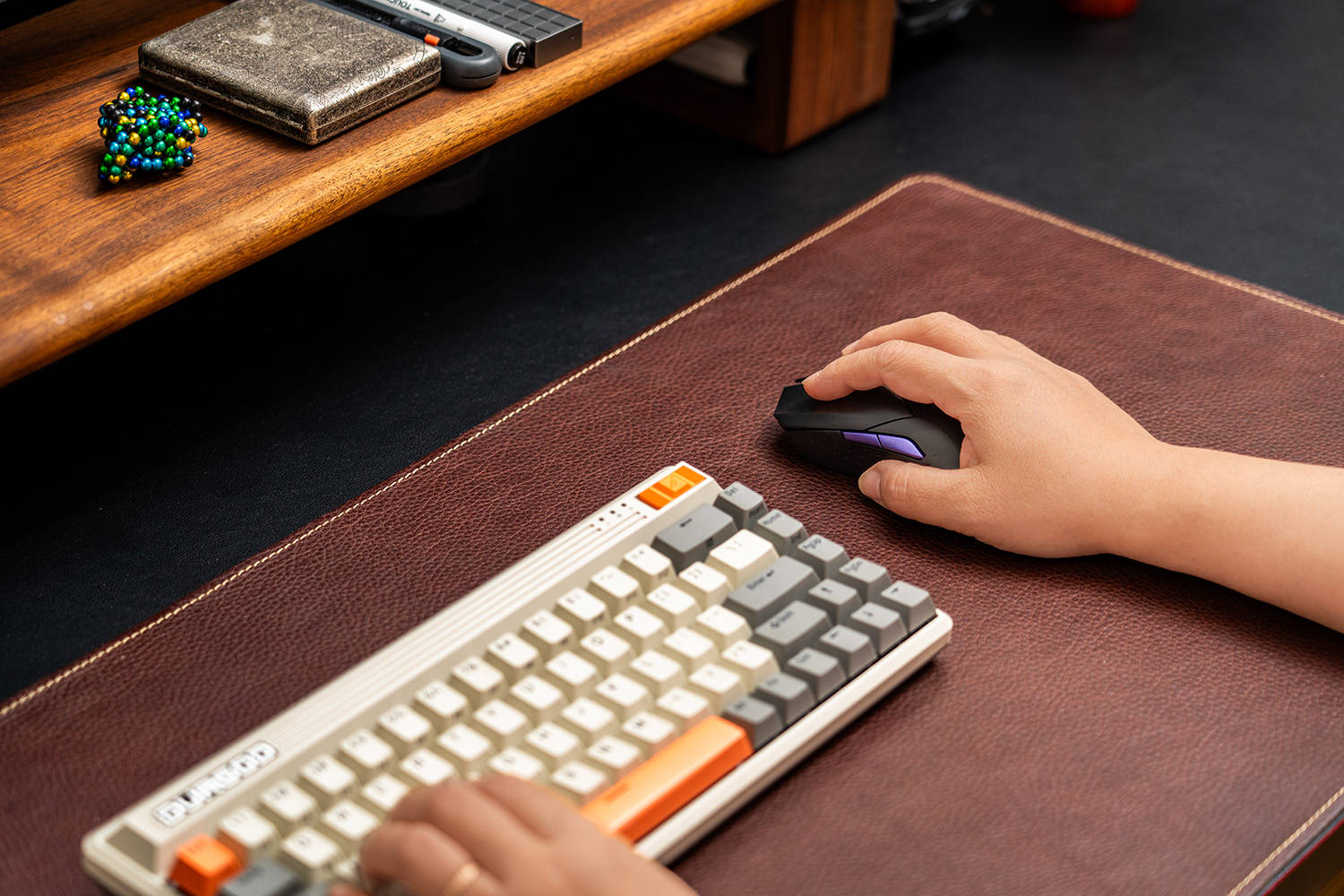 都快2024年了还在说无线鼠标不能打游戏?4KHz回报率了解下,雷柏VT3S评测