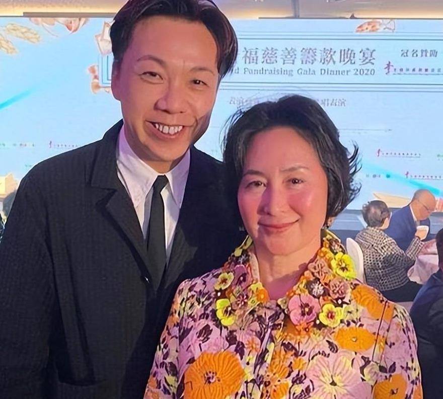 60岁何超琼喜迎第二春,新男友来头大的惊人,连四太都想攀附_人生_家庭