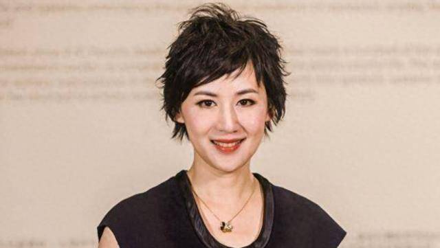 王金元1972年出生于天津一个普通知识分子家庭.