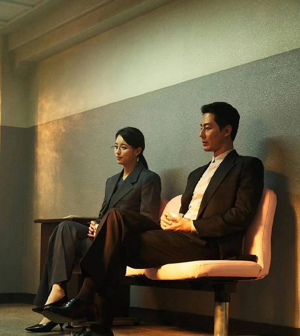 原创赵寅成炫耀自己在剧中的妻子韩孝周,表示她是一个非常可怕的妻子