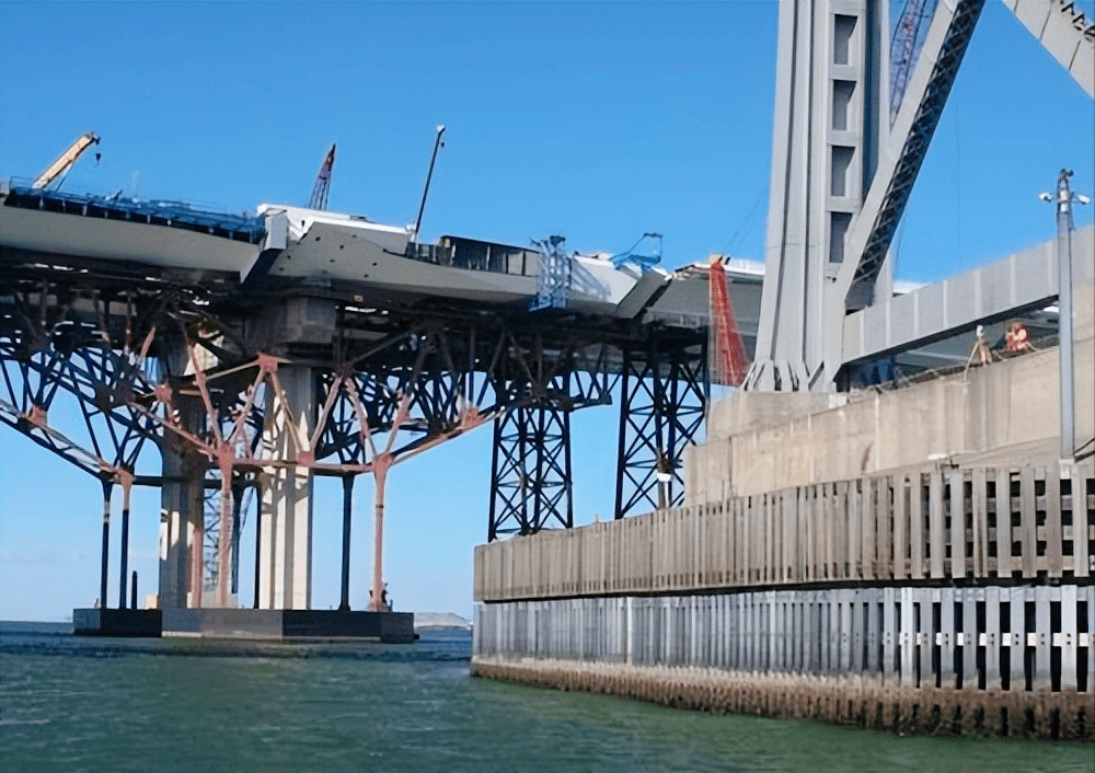 美国花72亿请中国造桥,规定超一天就要罚30万,没成想遭中国打脸_我国