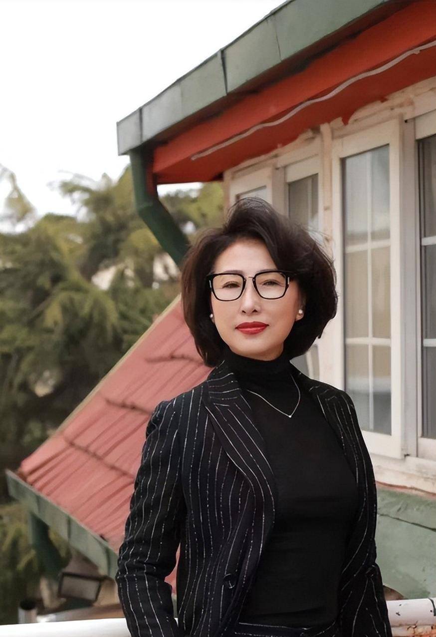 不建议中国大妈留的3种发型,听着洋气,实际油腻感十足,很显老_头发