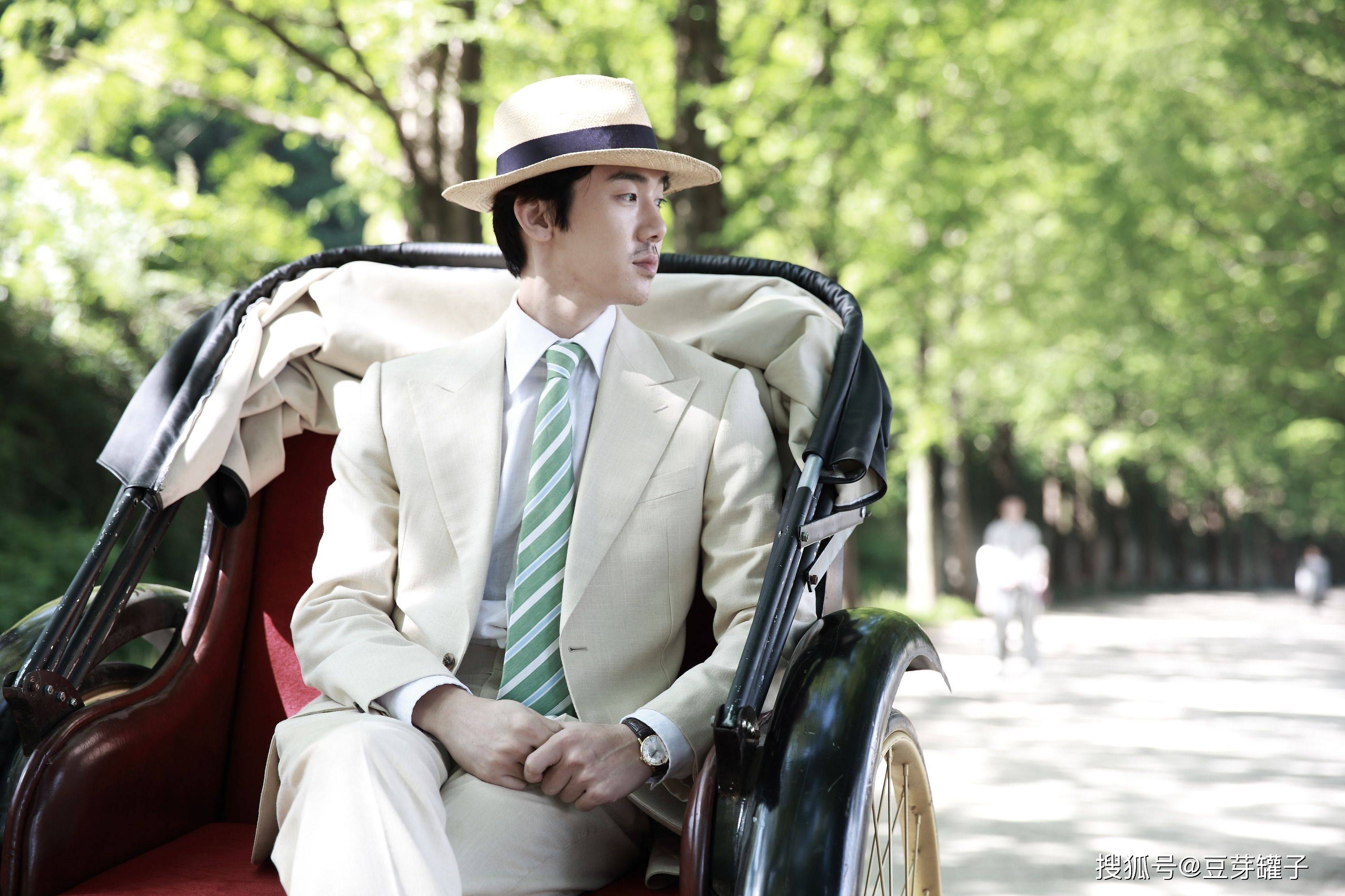 才华,在韩国传统音乐上有极高的技巧,妍熙则是被父亲卖给艺妓馆的女孩