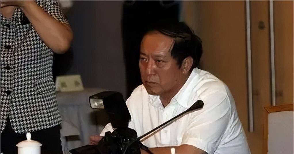 因此,牛群上任后就在蒙城扎根了.牛群取代了副县长.