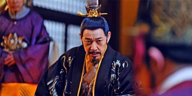 通俗来说,就是在民间面相说法当中,当一个人的面部若是长有九块"龙骨"