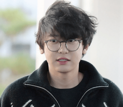 朴灿烈也没有逃过韩国空气酵母 近照脸大发福_视野_休闲装_黑色